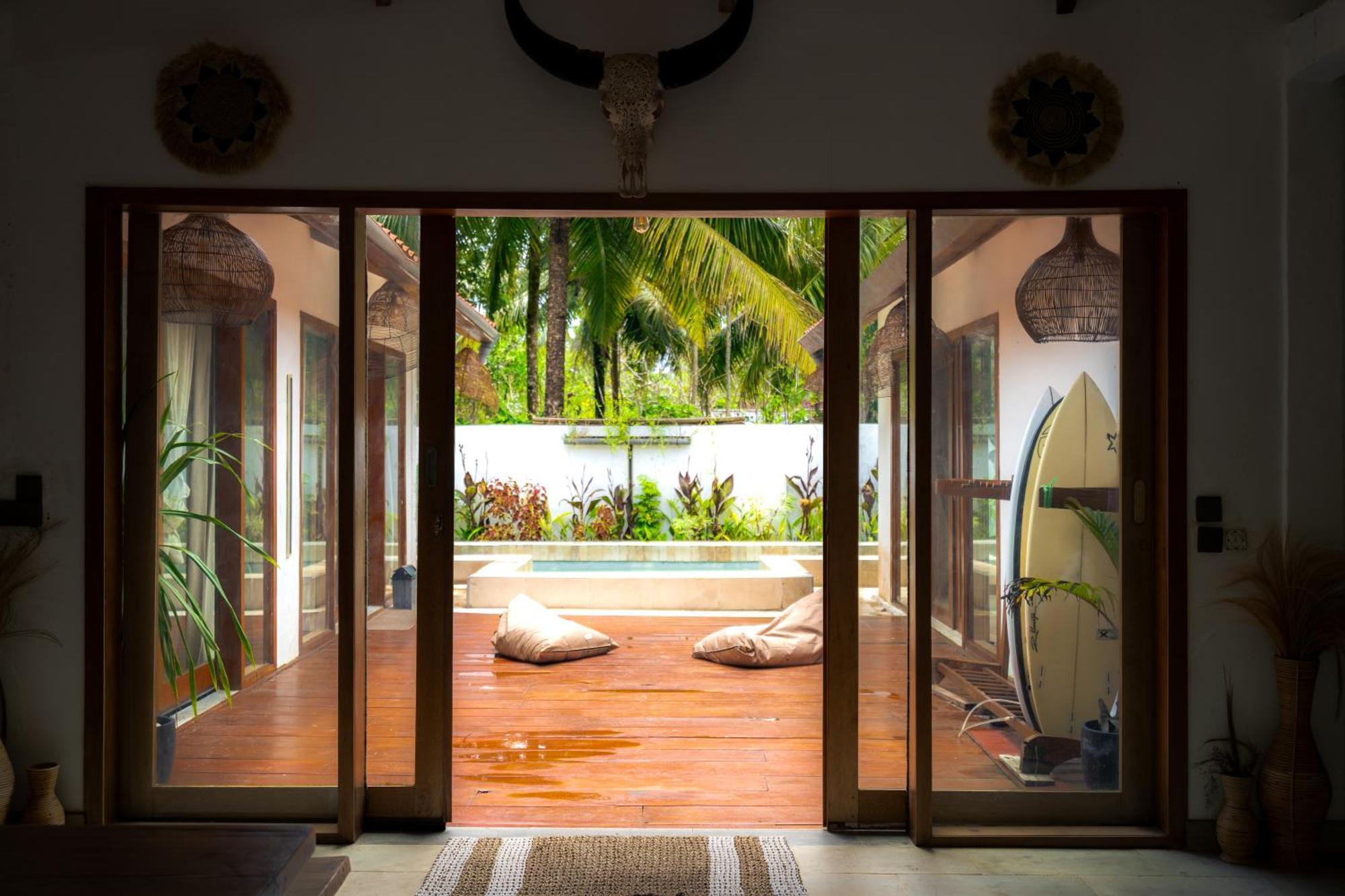 Lances Right Surfhouse Hotel Katiet Exterior photo