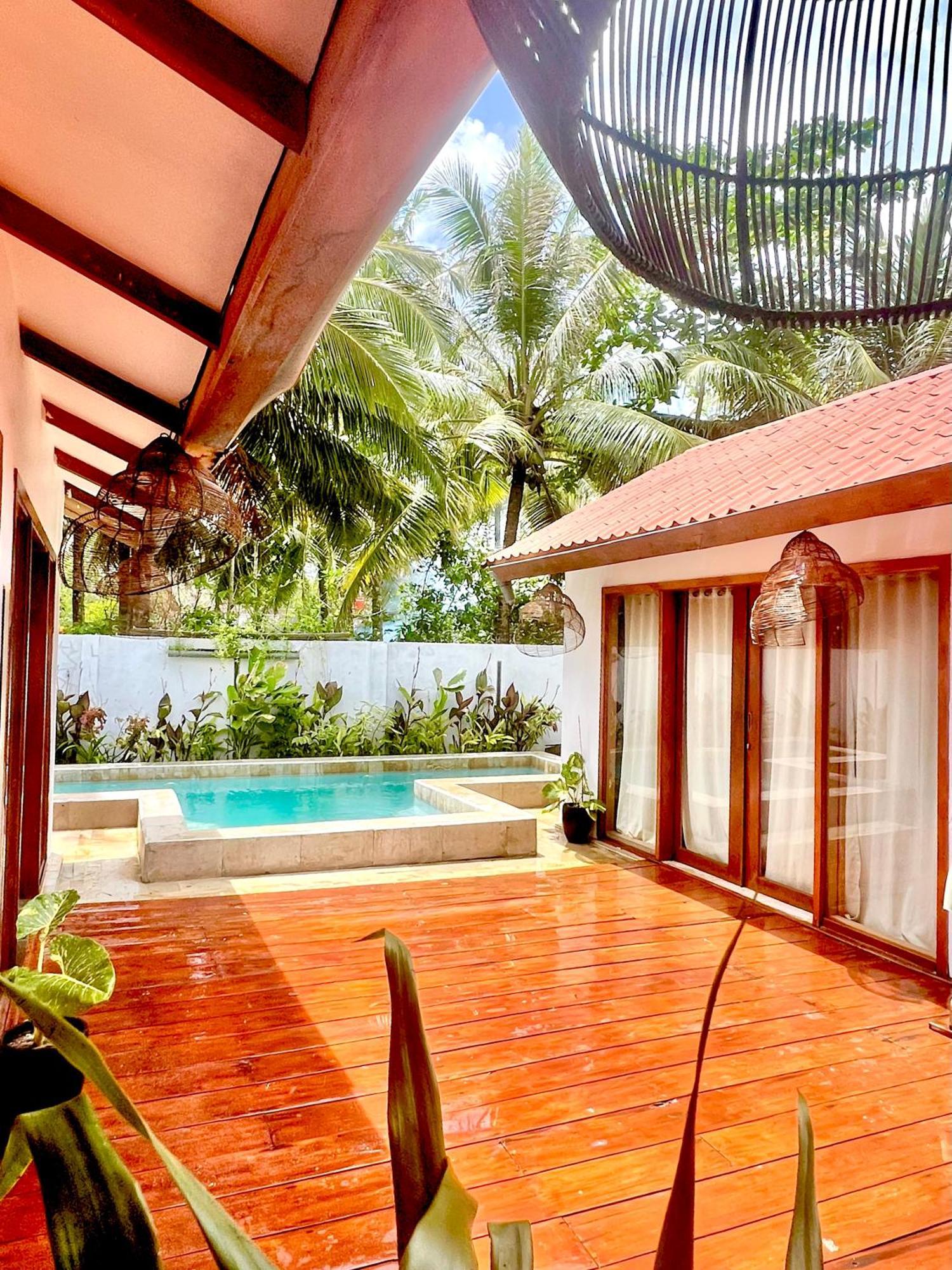 Lances Right Surfhouse Hotel Katiet Exterior photo